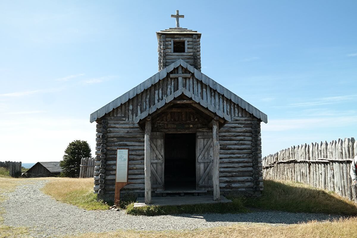 Church an second building in Fuerte Bulnes