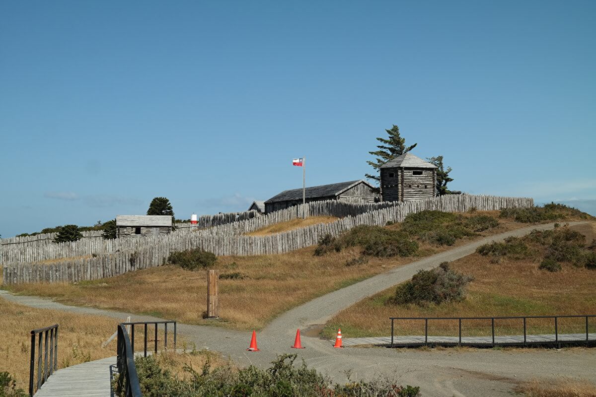 Fuerte Bulnes Overview