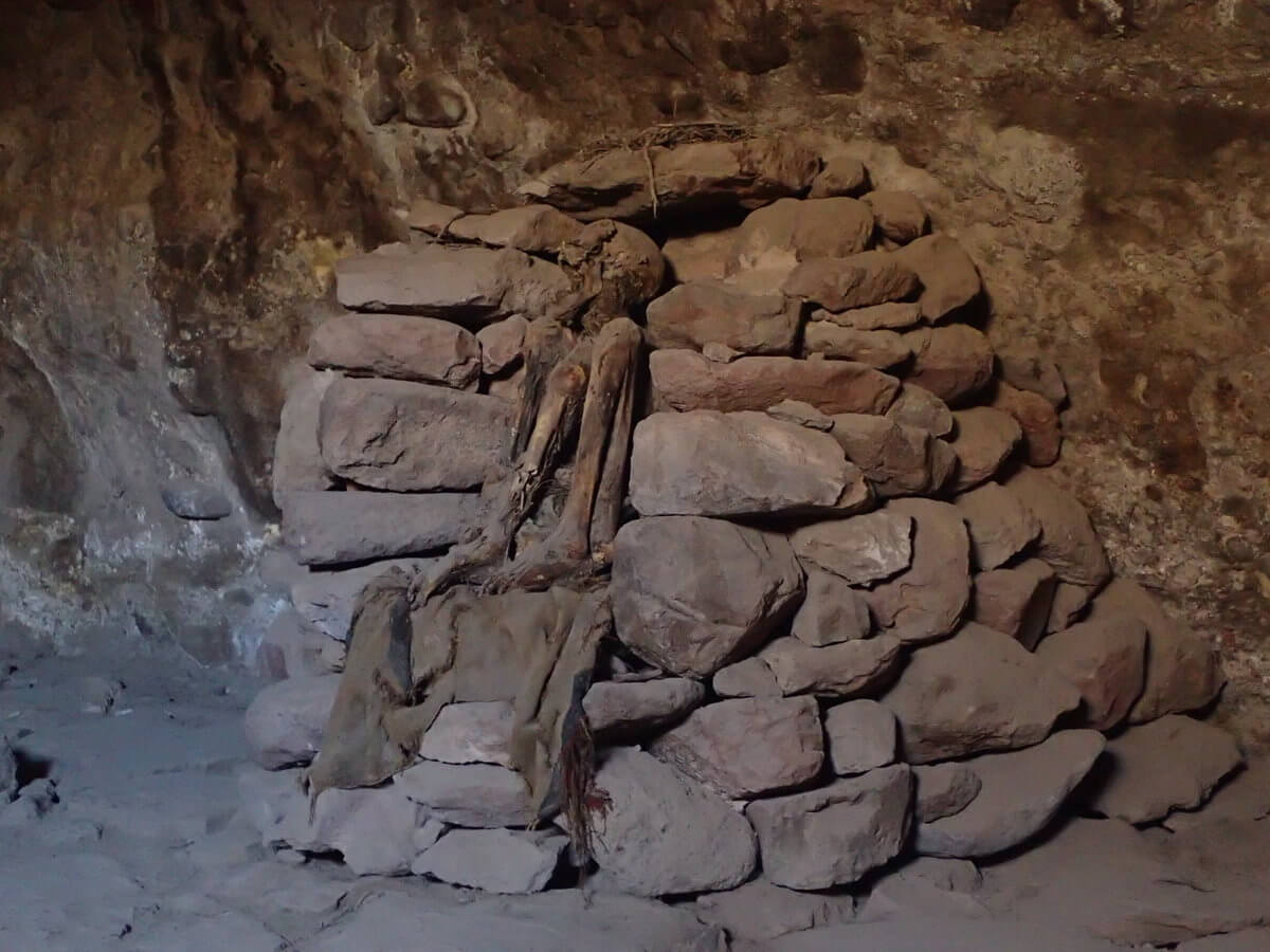 Uyuni - Mummies at Thunupa volcano