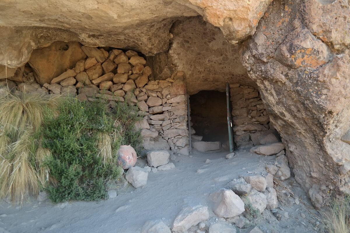 Uyuni - Mummy cave